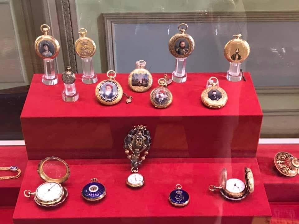 بــ 20 جنيها.. أنت بصحبة 11 ألف جوهرة من متحف المجوهرات الملكية 3 بعض الأوسمة من متحف المجوهرات الملكية