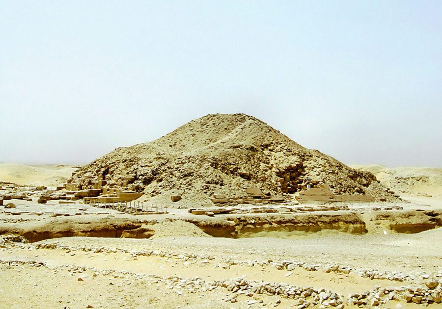 1200px Sakkara C02 29