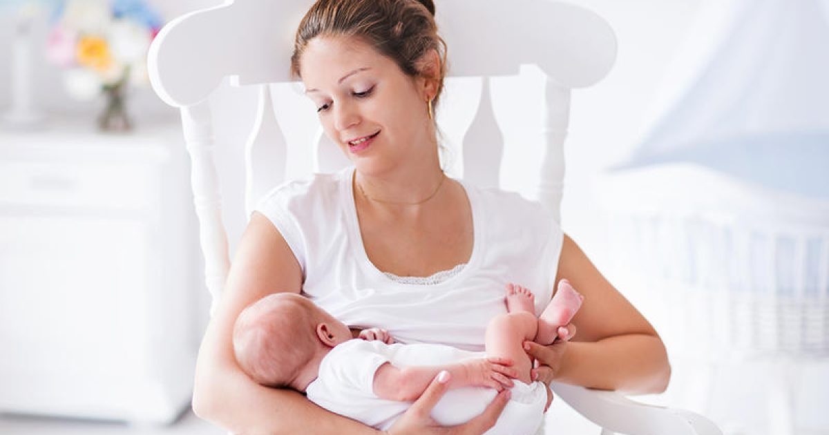 الرضاعة الطبيعية وفوائدها للأم والطفل