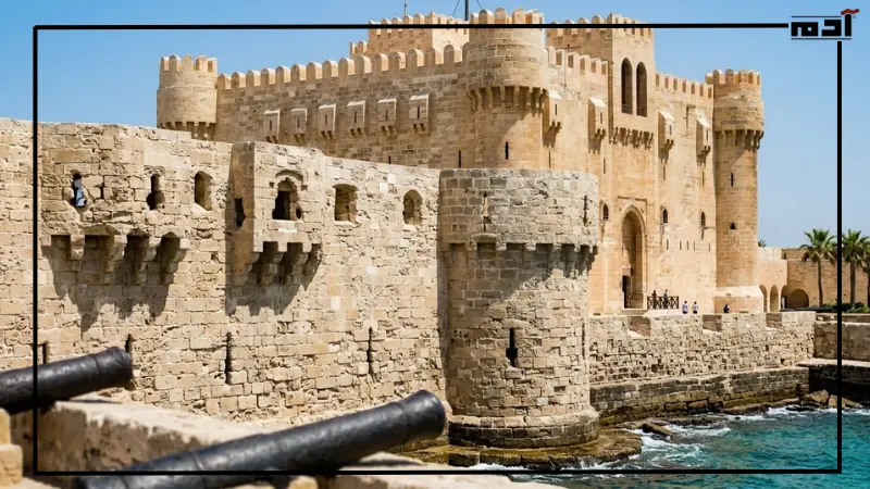 الأسوار والأبراج الدفاعية في قلعة قايتباي بالإسكندرية