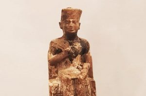 المتحف المصري يكتشف نفسه من جديد بعد مرور 120 عاما على افتتاحه 1 تمثال الملك خوفو