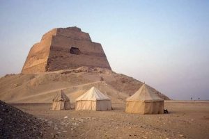 أماكن سياحية في الصعيد أبرزهم في 5 محافظات 12 هرم ميدوم
