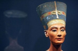 الذكرى الـ 110 لاكتشاف تمثال نفرتيتي.. إليك تفاصيل هذا الحدث 4 اكتشاف تمثال نفرتيتي
