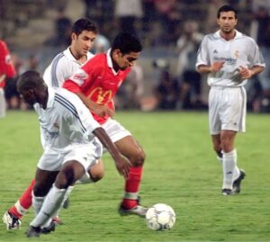 في كأس العالم للأندية.. ذكريات مباراة القرن بين الأهلي وريال مدريد 2 مباراة القرن بين الأهلي وريال مدريد