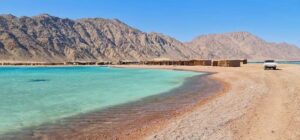 مدينة دهب.. أشهر 11 مكانا سياحيا لا يفوتك زيارتها 7 شاطئ دهب العام