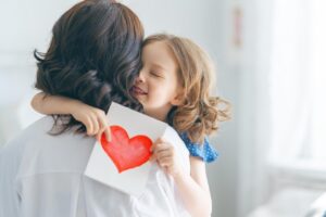 أصل يوم الأم.. ومظاهر الاحتفال به في 7 دول حول العالم 6 يوم الأم في السويد