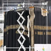 تفاصيل إحرام الكعبة.. من تشمير الأستار إلى ثوبها الجديد 3 كم تبلغ تكلفة كسوة الكعبة المشرفة؟
