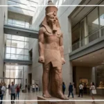تمثال الملك رمسيس الثاني في المتحف المصري الكبير